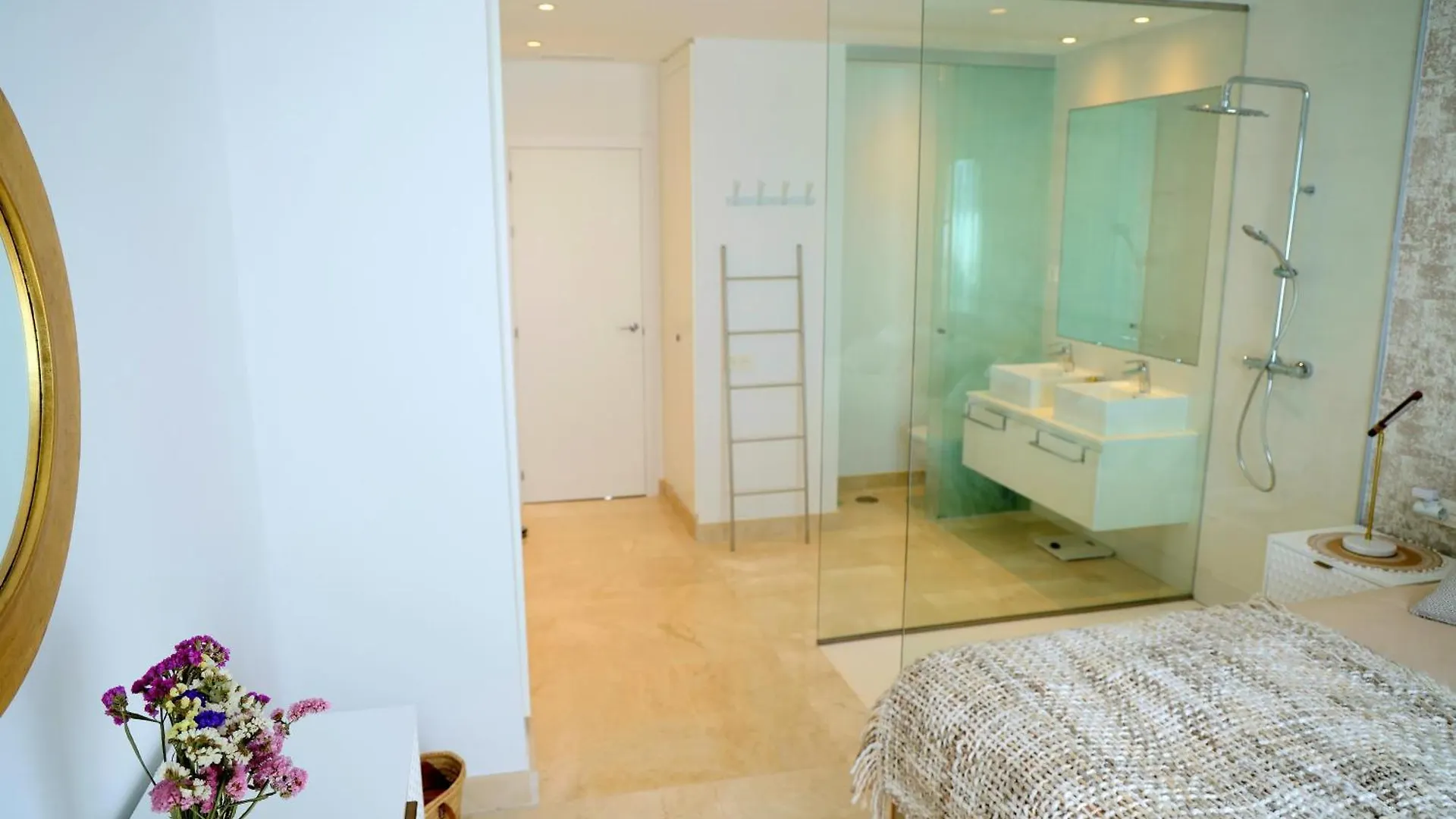 Apartment Modern Three Bedroom Apart- 6 Pools- Gym -Sun 482 Estepona Spain