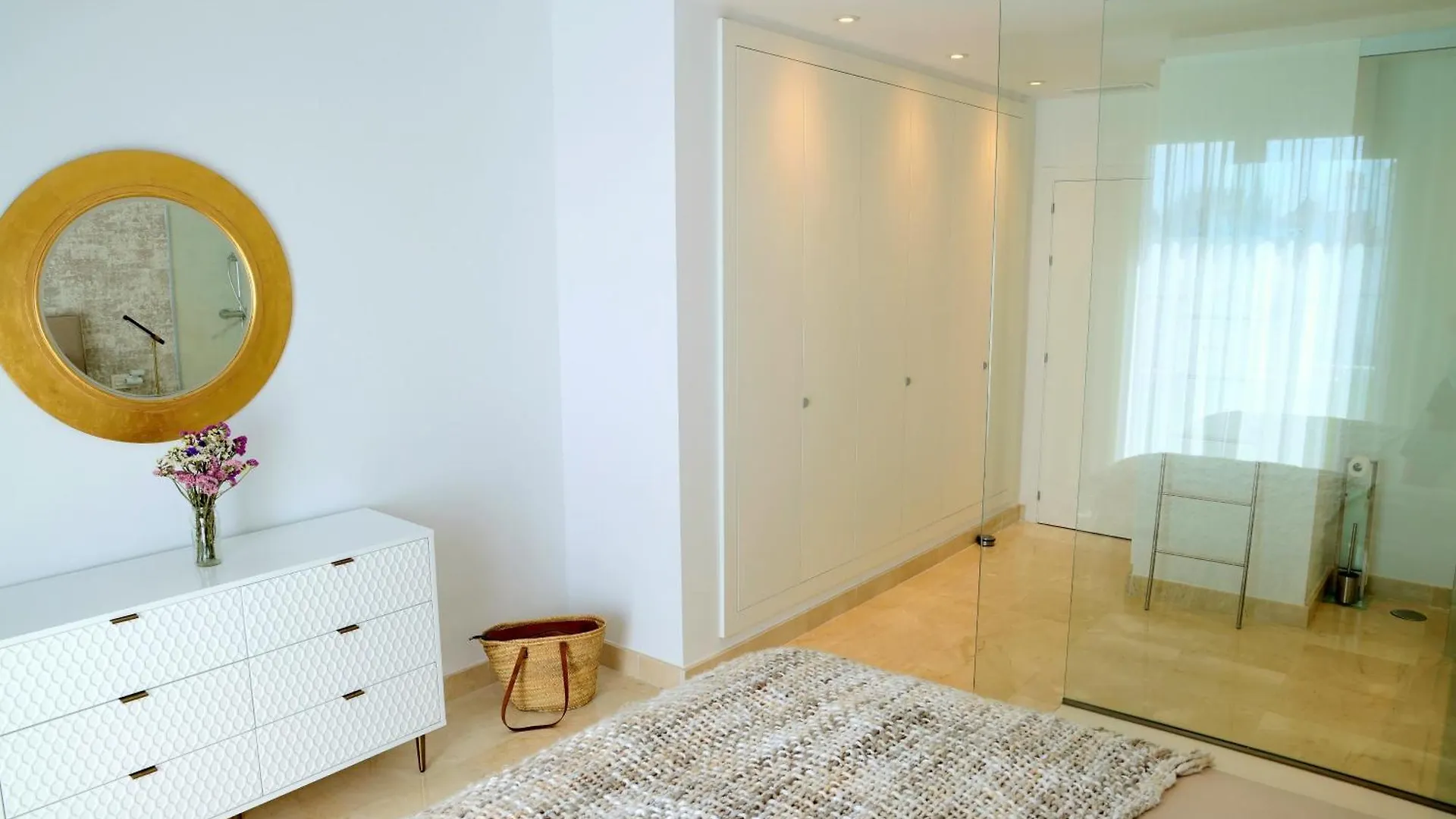 Apartment Modern Three Bedroom Apart- 6 Pools- Gym -Sun 482 Estepona