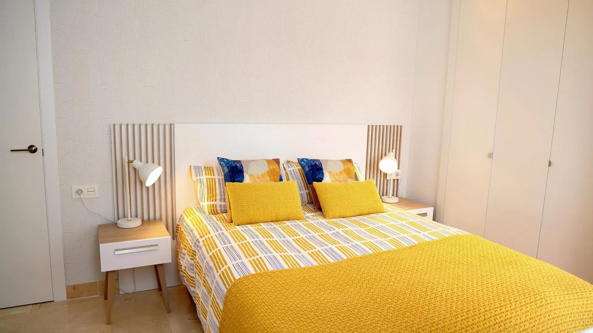 Modern Three Bedroom Apart- 6 Pools- Gym -Sun 482 Estepona Apartment
