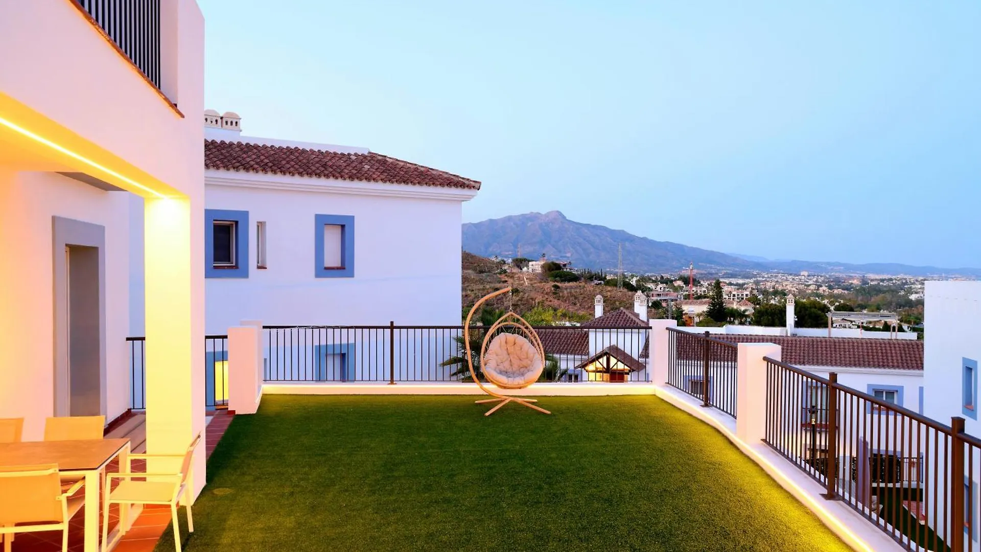 Modern Three Bedroom Apart- 6 Pools- Gym -Sun 482 Estepona 0*,