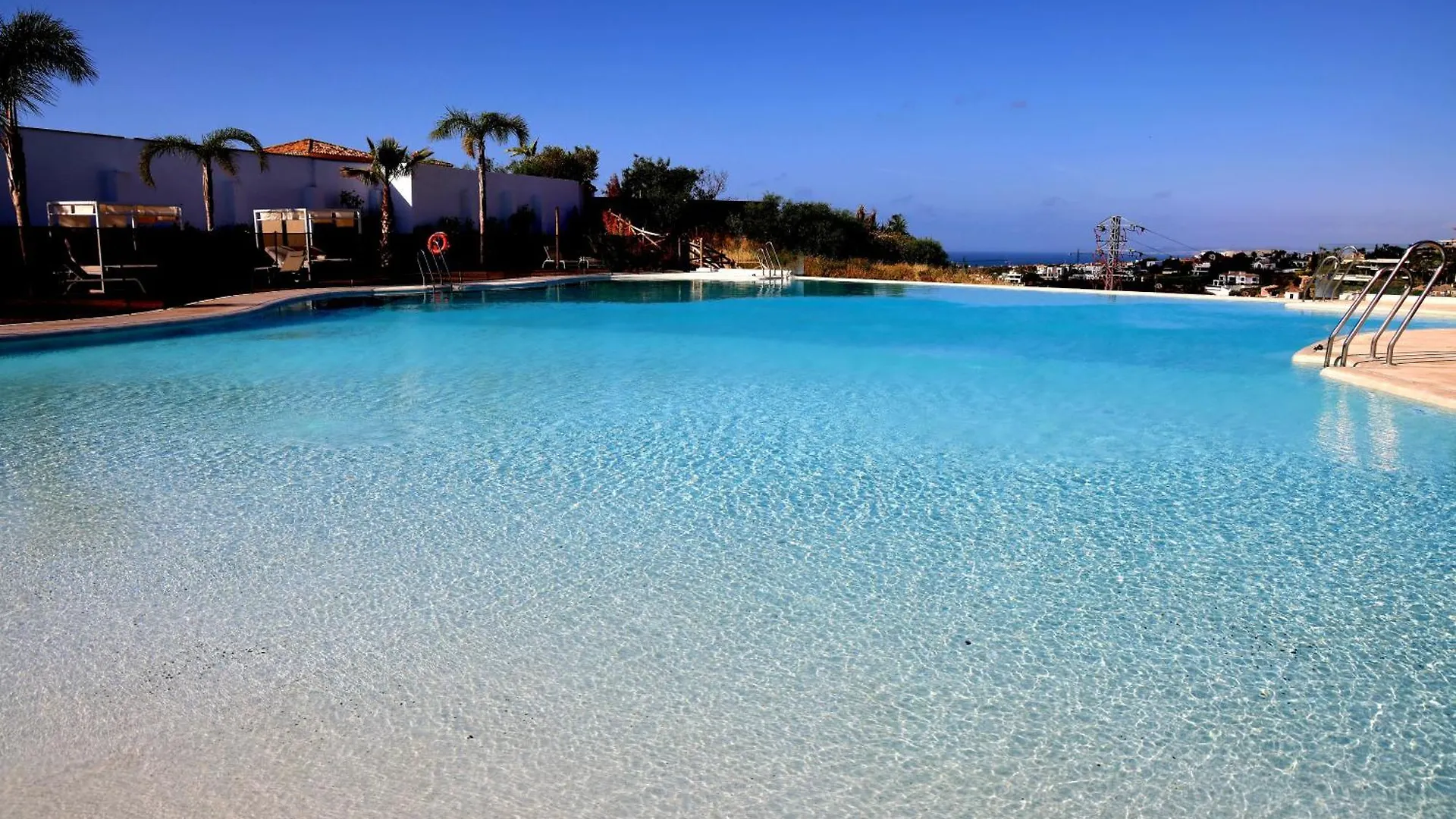 Modern Three Bedroom Apart- 6 Pools- Gym -Sun 482 Estepona Apartment