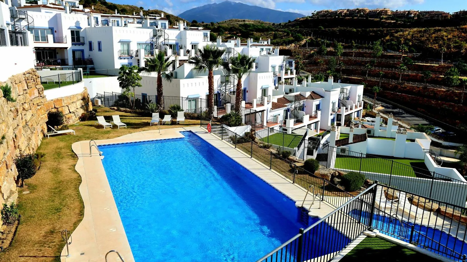Apartment Modern Three Bedroom Apart- 6 Pools- Gym -Sun 482 Estepona Spain